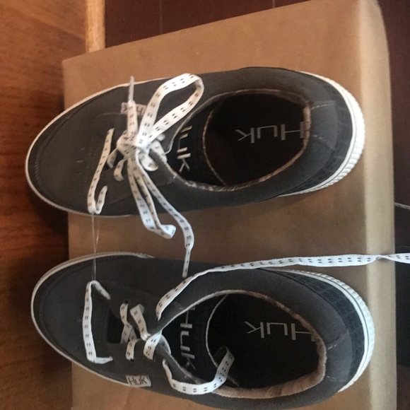 “BRAND-NEW” ON SALE NOW MEN'S HUK LACE-UP SNEAKERS/ 50% SAVINGS - Picture 10 of 15